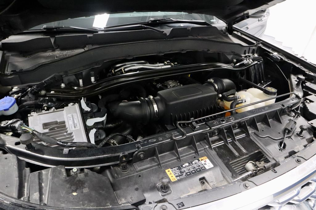 Certified 2022 Ford Explorer Platinum w/ Equipment Group 601A image 17