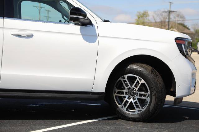 Certified 2025 Ford Expedition Active AWD/4WD image 5