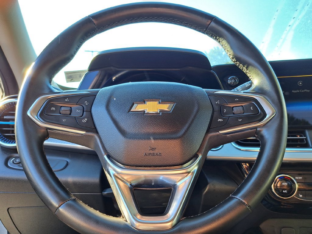 Used 2025 Chevrolet Trax LT FWD image 9