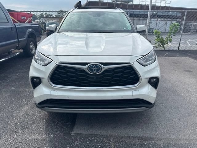 Used 2020 Toyota Highlander Platinum AWD/4WD image 2