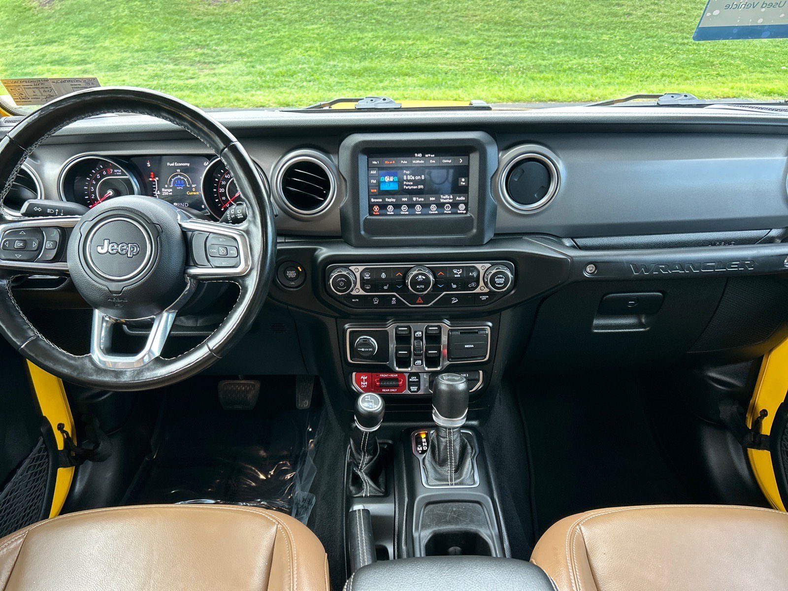 Used 2021 Jeep Wrangler Unlimited Rubicon w/ Cold Weather Group AWD/4WD image 3