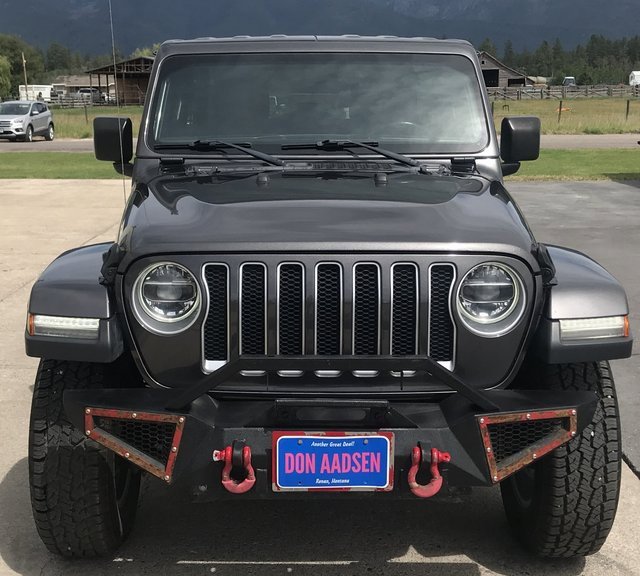 Used 2018 Jeep Wrangler Unlimited Sahara w/ Cold Weather Group image 2