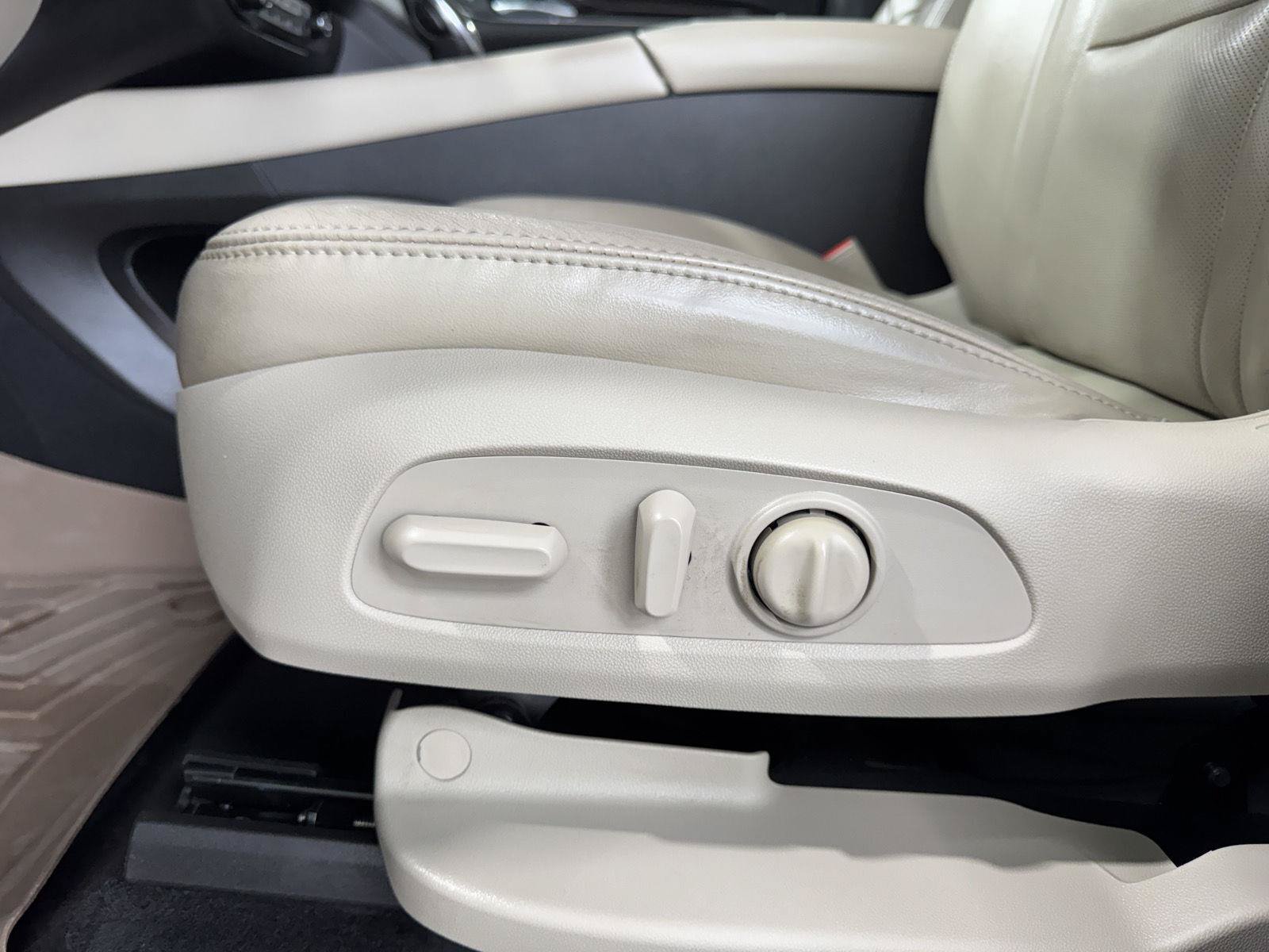 Used 2018 Buick Enclave Premium w/ LPO, Hit The Road Package AWD/4WD image 19