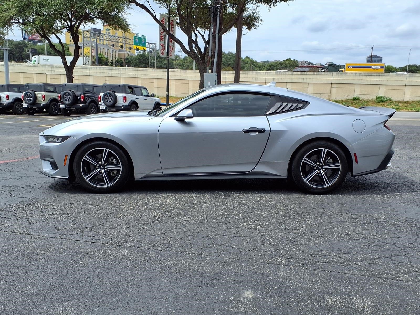 Certified 2025 Ford Mustang Coupe RWD image 9