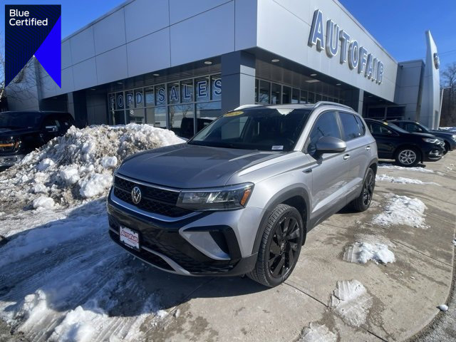 Used 2024 Volkswagen Taos SE w/ Panoramic Sunroof Package