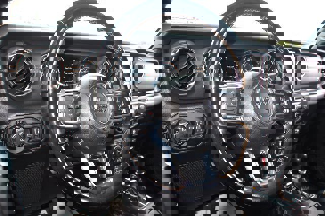 Used 2021 Jeep Gladiator Overland image 15