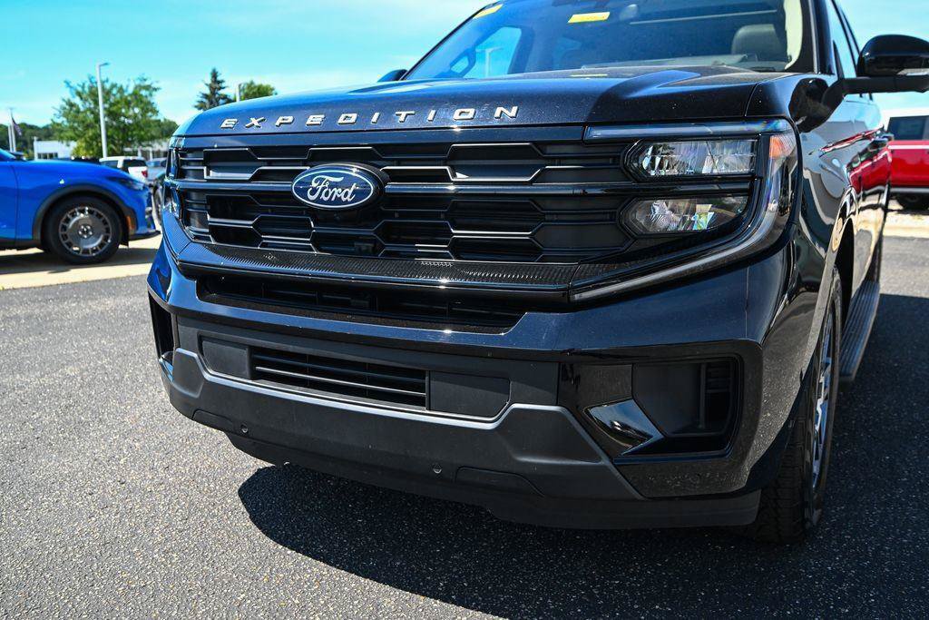 Certified 2025 Ford Expedition Active AWD/4WD image 11