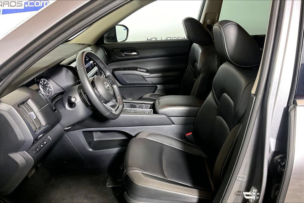 Used 2025 Nissan Pathfinder SL FWD image 20