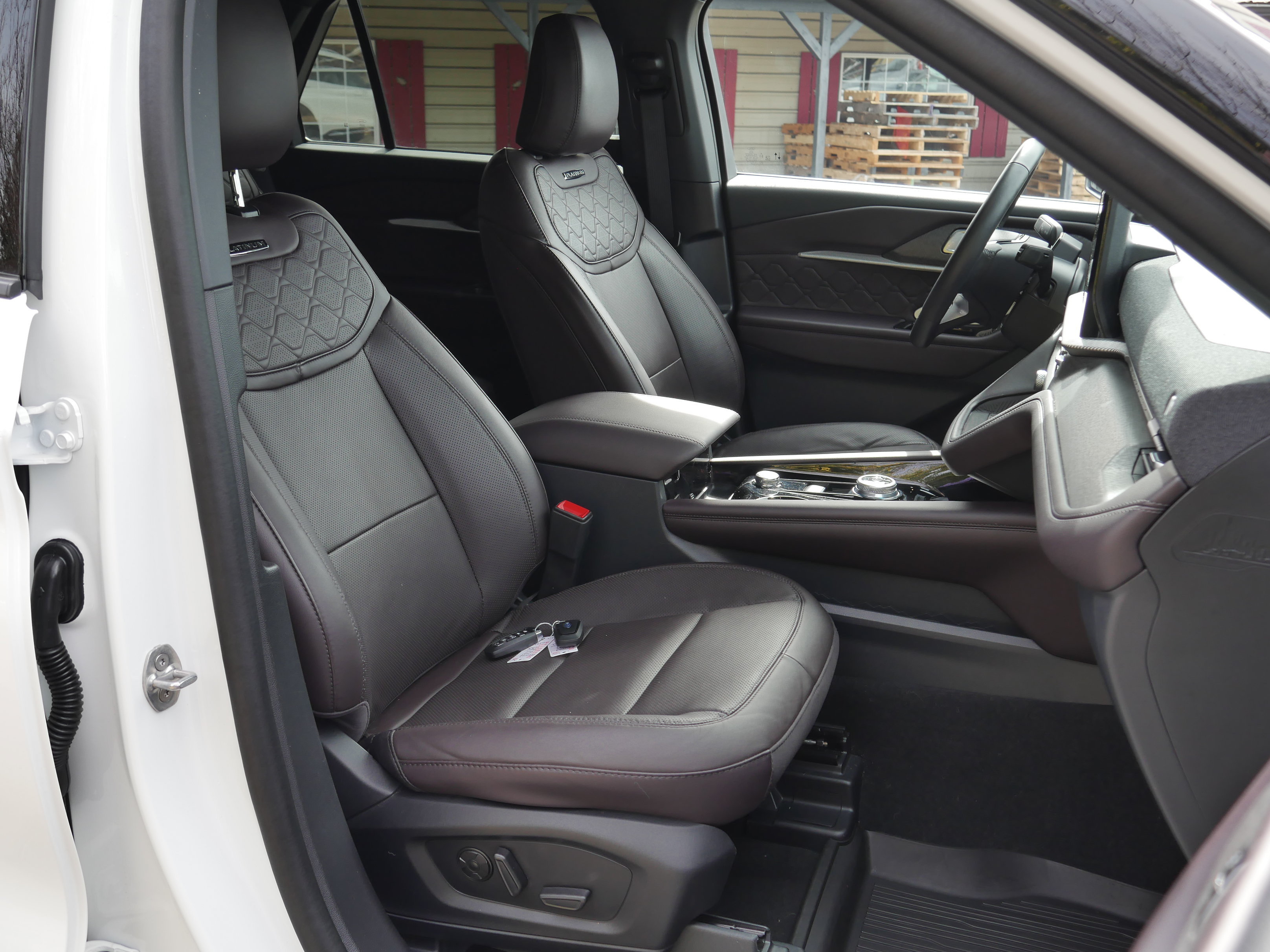 Certified 2025 Ford Explorer Platinum w/ Ultimate Package AWD/4WD image 36