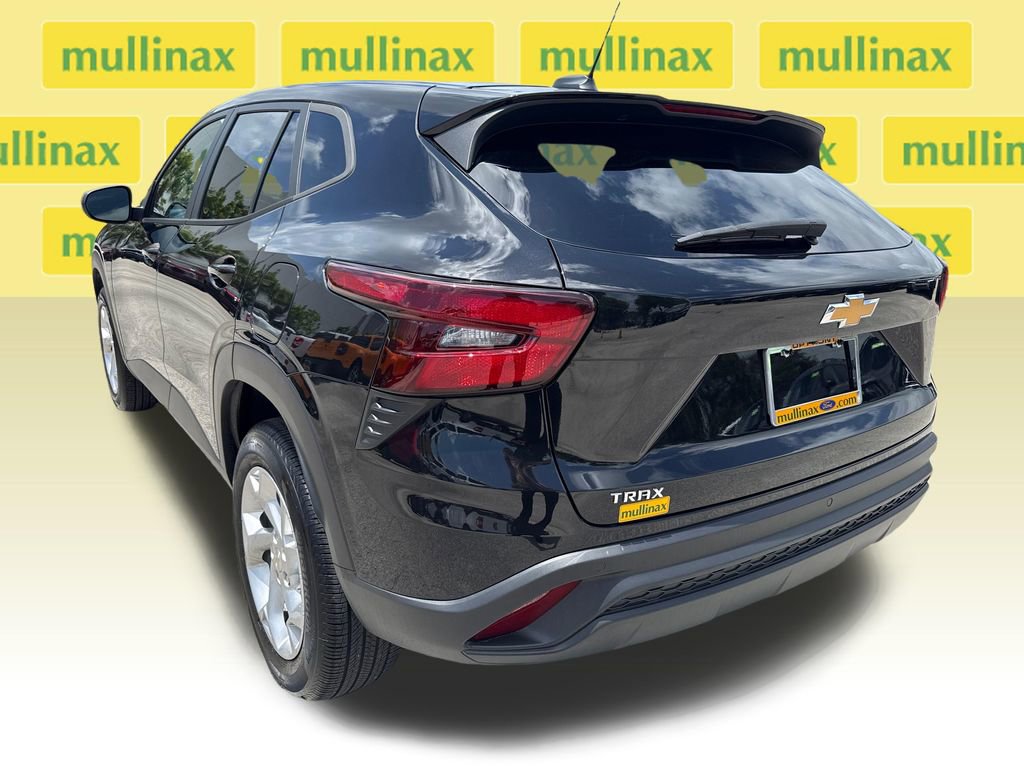 Used 2024 Chevrolet Trax LS w/ LS Convenience Package FWD image 8