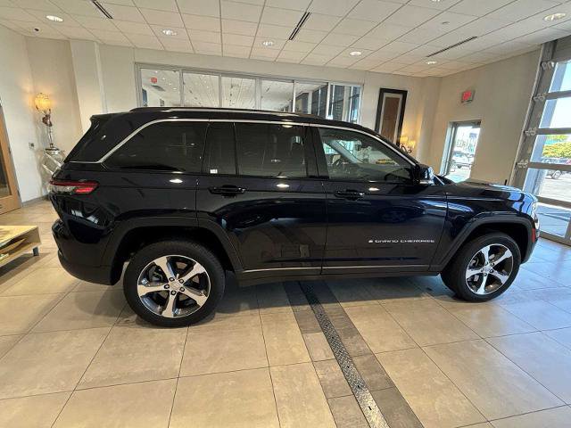 Used 2023 Jeep Grand Cherokee 4WD 4xe w/ Luxury Tech Group II image 2