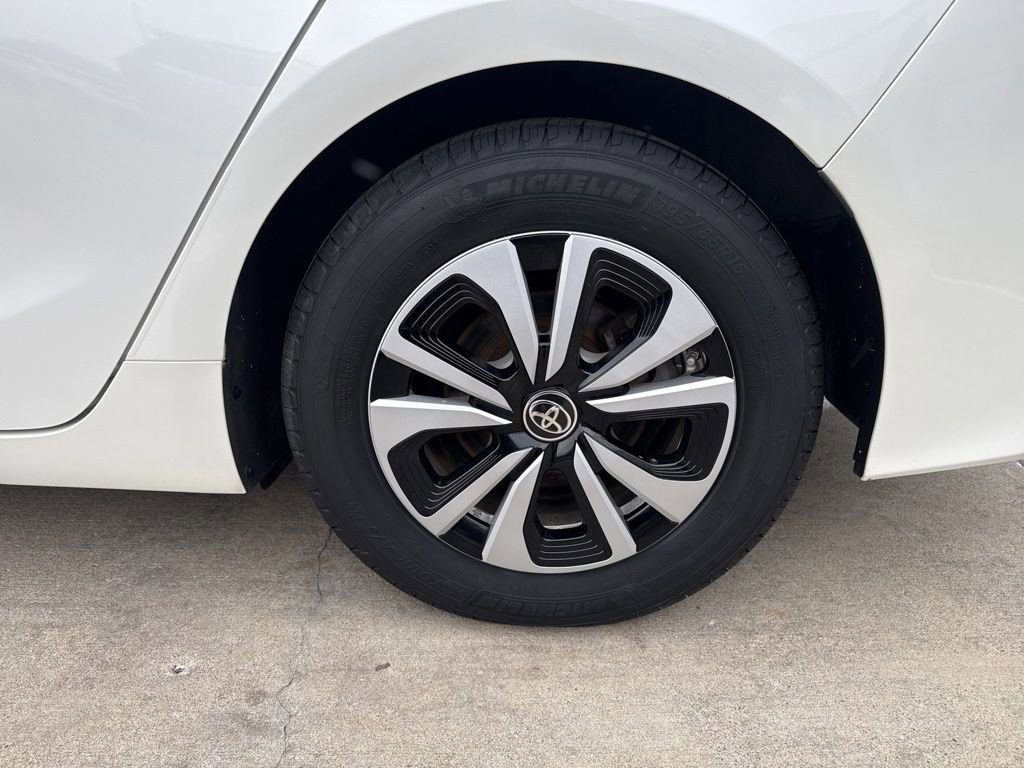 Used 2018 Toyota Prius Prime Premium image 47