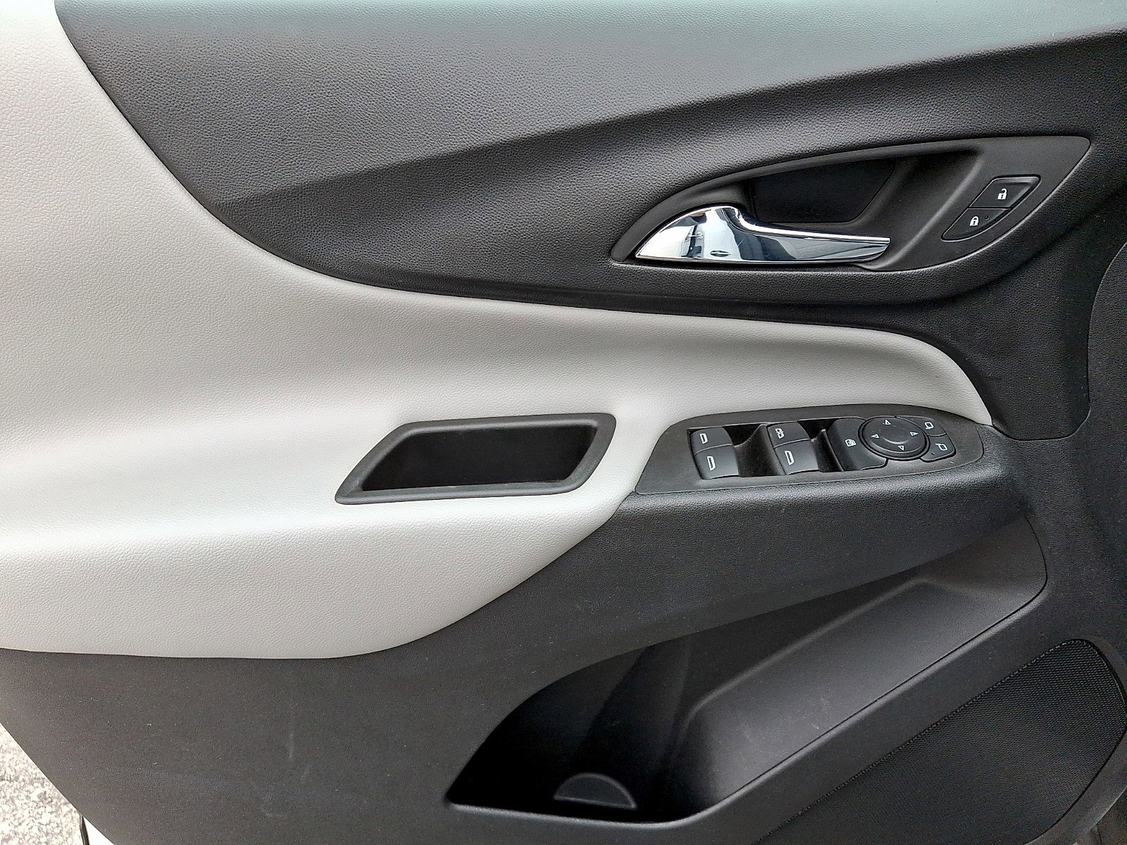 Used 2022 Chevrolet Equinox LS w/ LS Convenience Package image 11