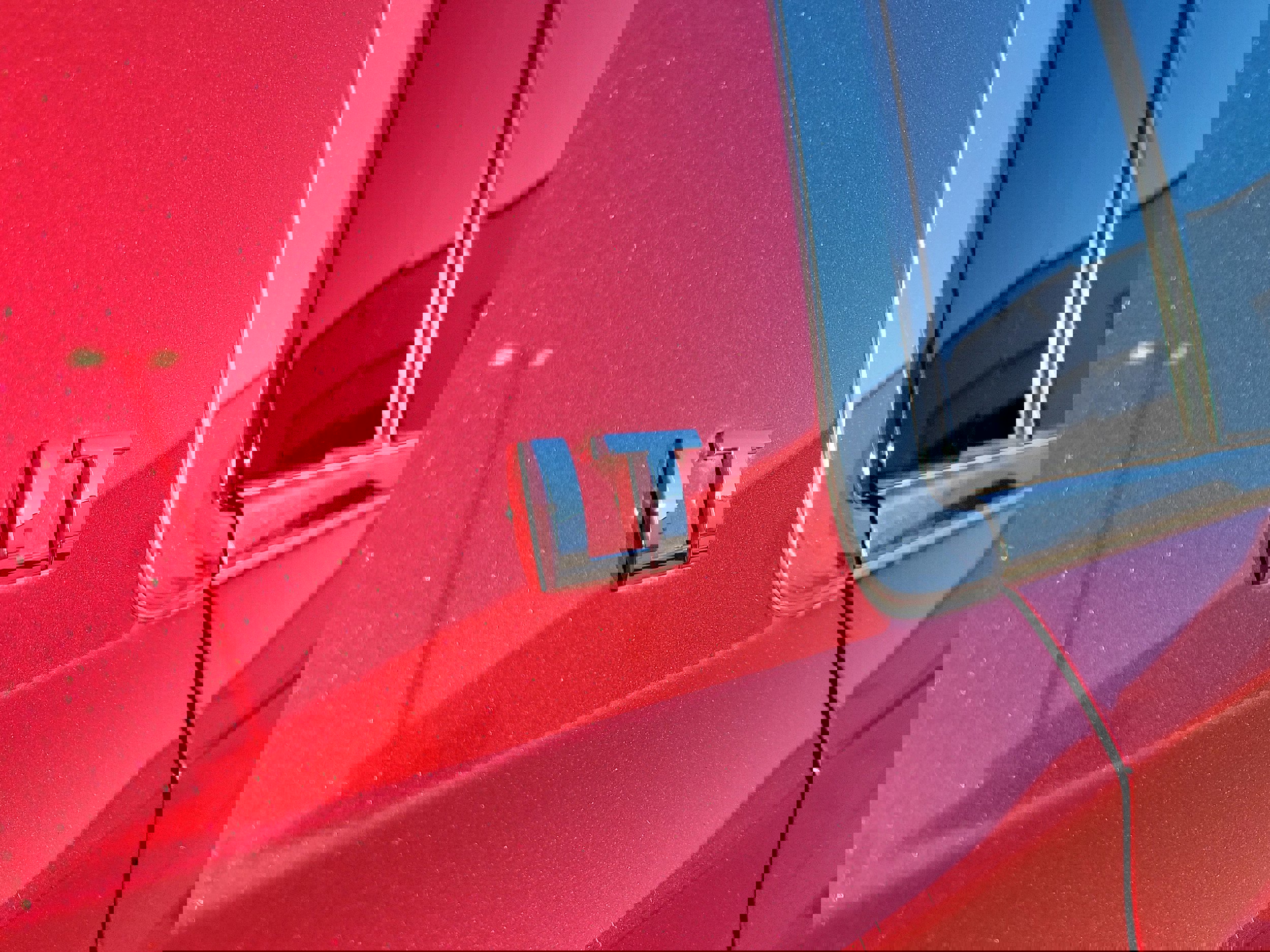 Used 2018 Chevrolet Suburban LT w/ Luxury Package image 8