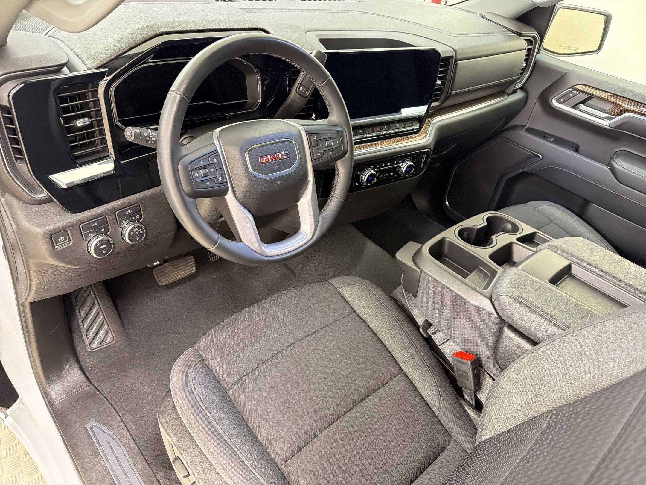 Used 2024 GMC Sierra 1500 Elevation AWD/4WD image 4