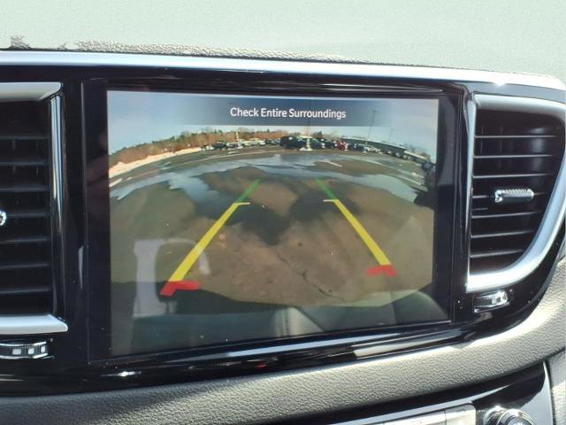 Used 2025 Chrysler Pacifica Select image 14
