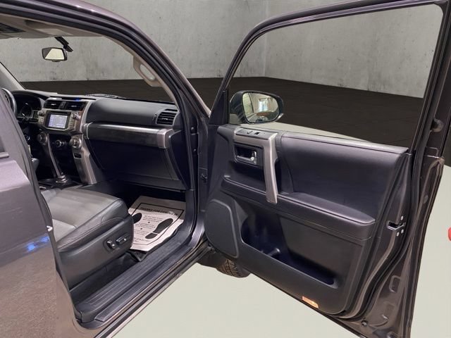 Used 2018 Toyota 4Runner SR5 Premium AWD/4WD image 19