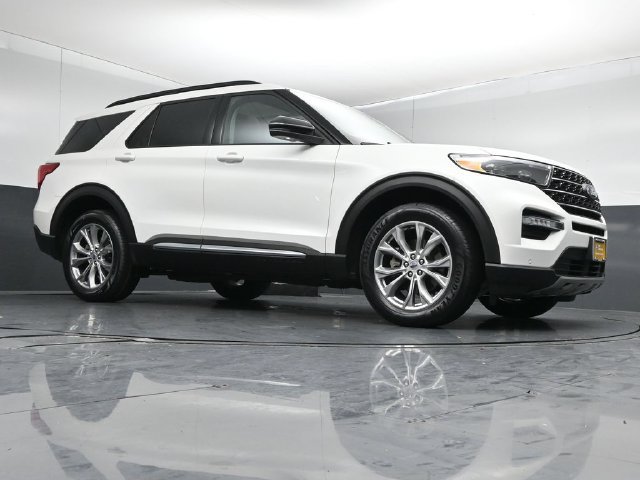 Certified 2024 Ford Explorer XLT w/ Equipment Group 202A AWD/4WD image 37