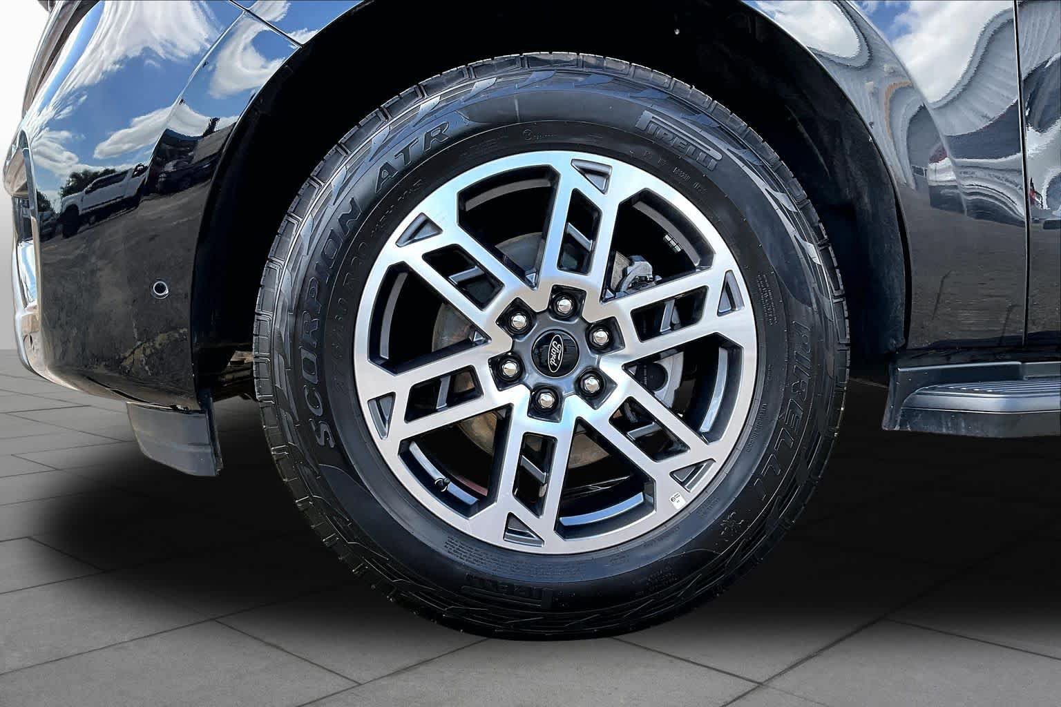 Certified 2025 Ford Expedition Max Active AWD/4WD image 11