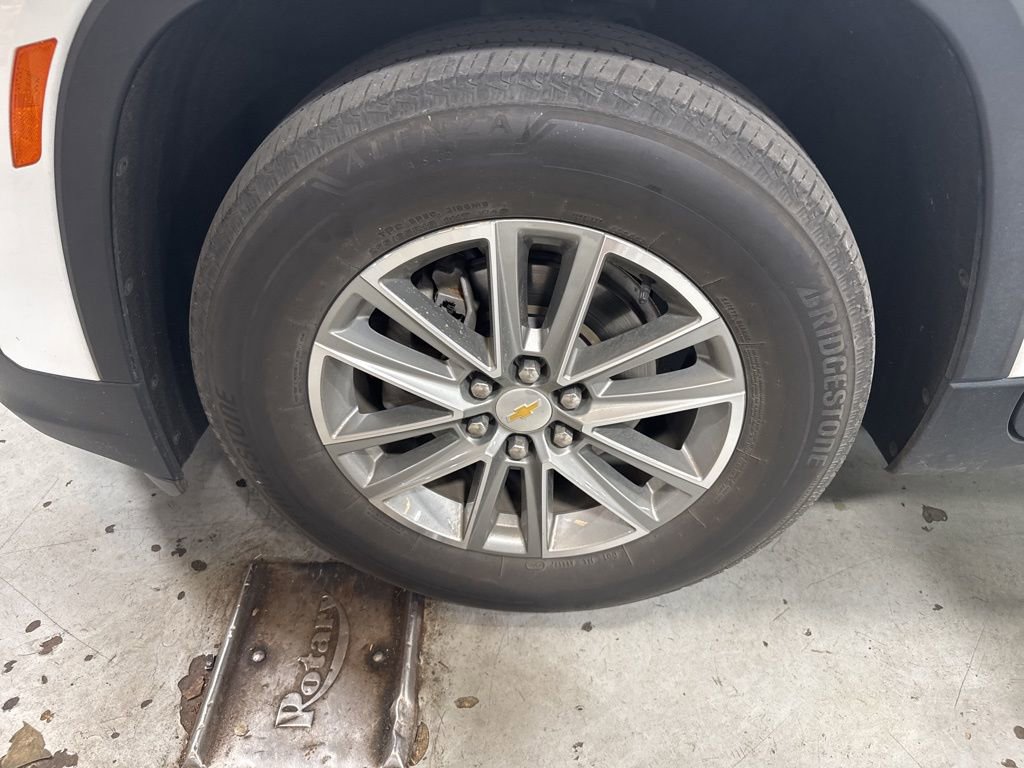 Used 2023 Chevrolet Traverse LT image 10