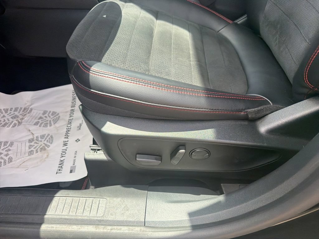 Certified 2022 Ford Escape SEL w/ SEL Stealth AWD Package image 28