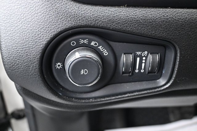 Used 2023 Jeep Renegade Trailhawk AWD/4WD image 9