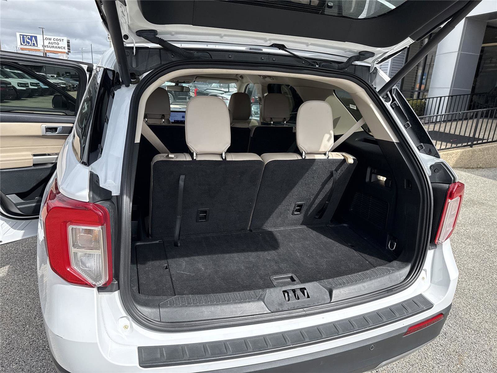 Certified 2024 Ford Explorer XLT w/ Equipment Group 202A image 30