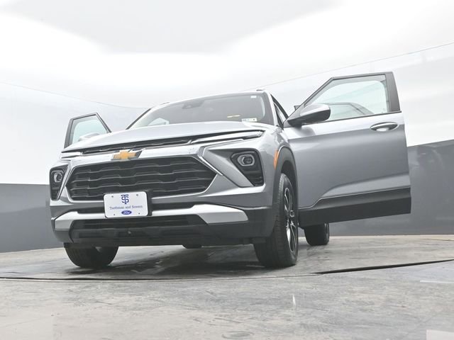 Used 2025 Chevrolet TrailBlazer LT AWD/4WD image 32