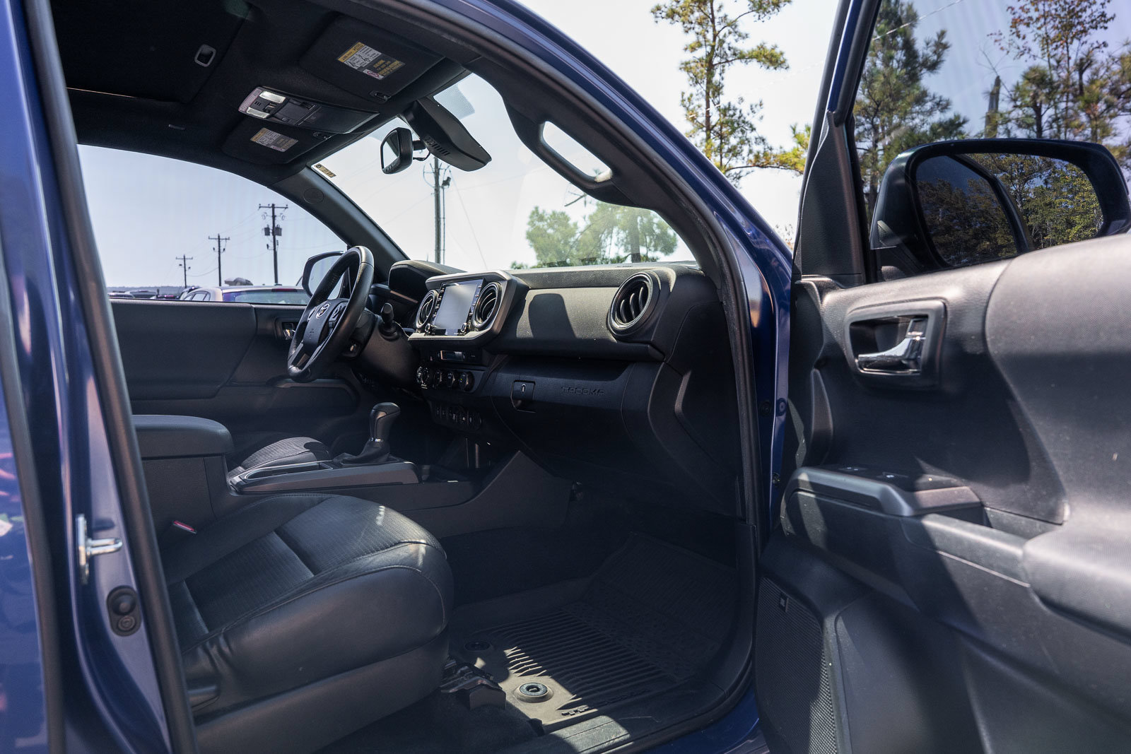 Used 2022 Toyota Tacoma TRD Sport w/ TRD Premium Sport Package AWD/4WD image 11
