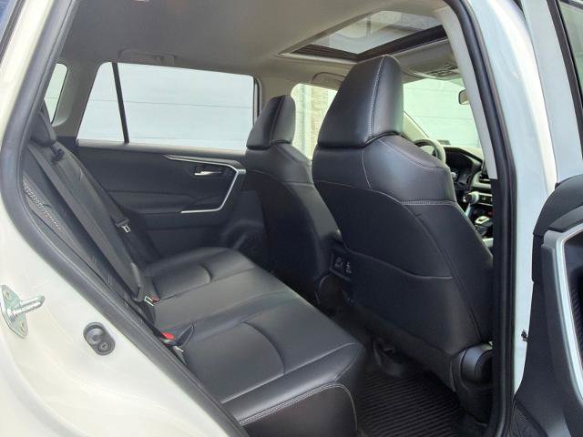 Used 2020 Toyota RAV4 XLE Premium AWD/4WD image 28