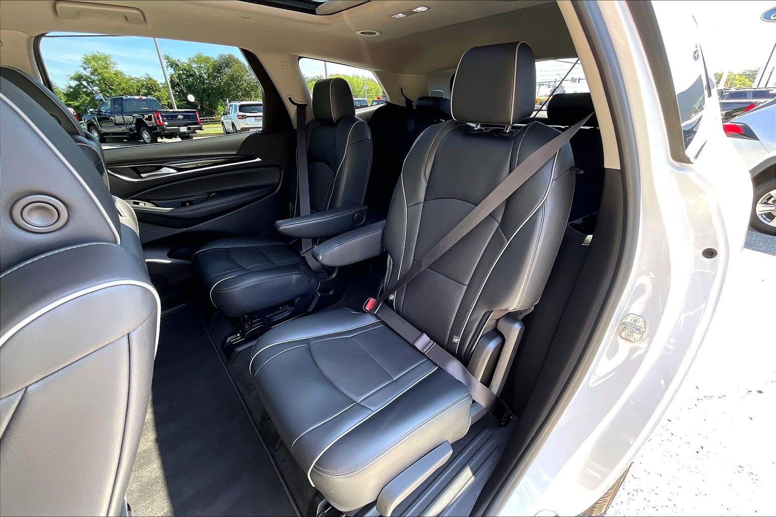 Used 2020 Buick Enclave Avenir w/ Avenir Technology Package AWD/4WD image 26