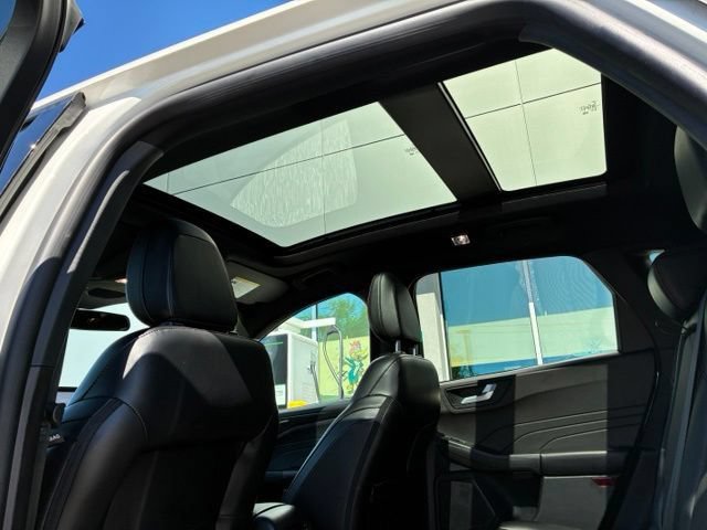 Certified 2023 Ford Escape ST-Line w/ Tech Pack #1 AWD/4WD image 17
