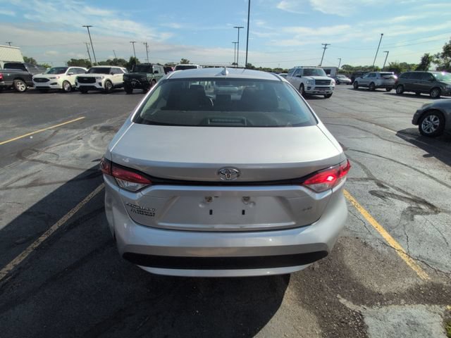 Used 2021 Toyota Corolla LE FWD image 3