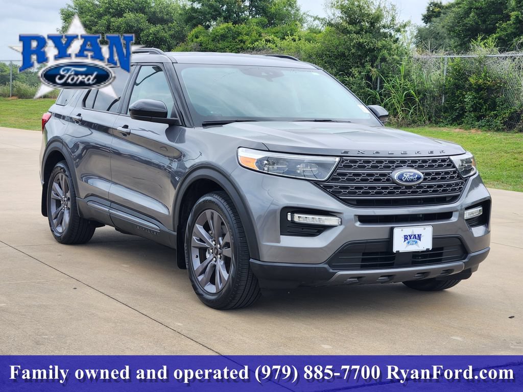 Certified 2022 Ford Explorer XLT w/ Equipment Group 202A RWD image 2