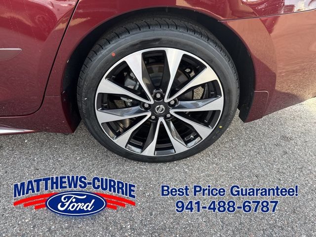 Used 2017 Nissan Maxima SR FWD image 14