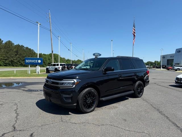Certified 2024 Ford Expedition XLT RWD image 3