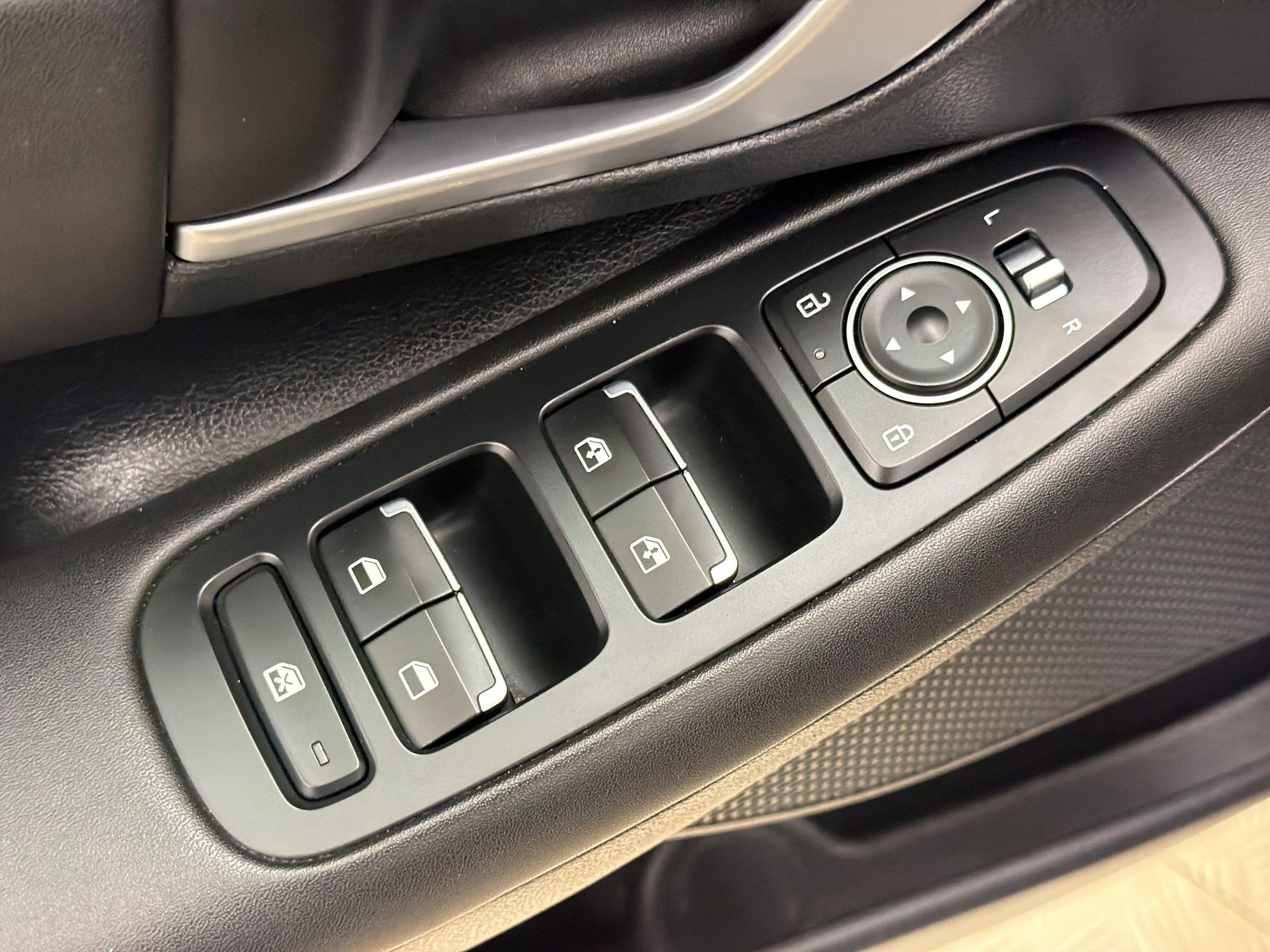 Used 2025 Hyundai Sonata SEL FWD image 26