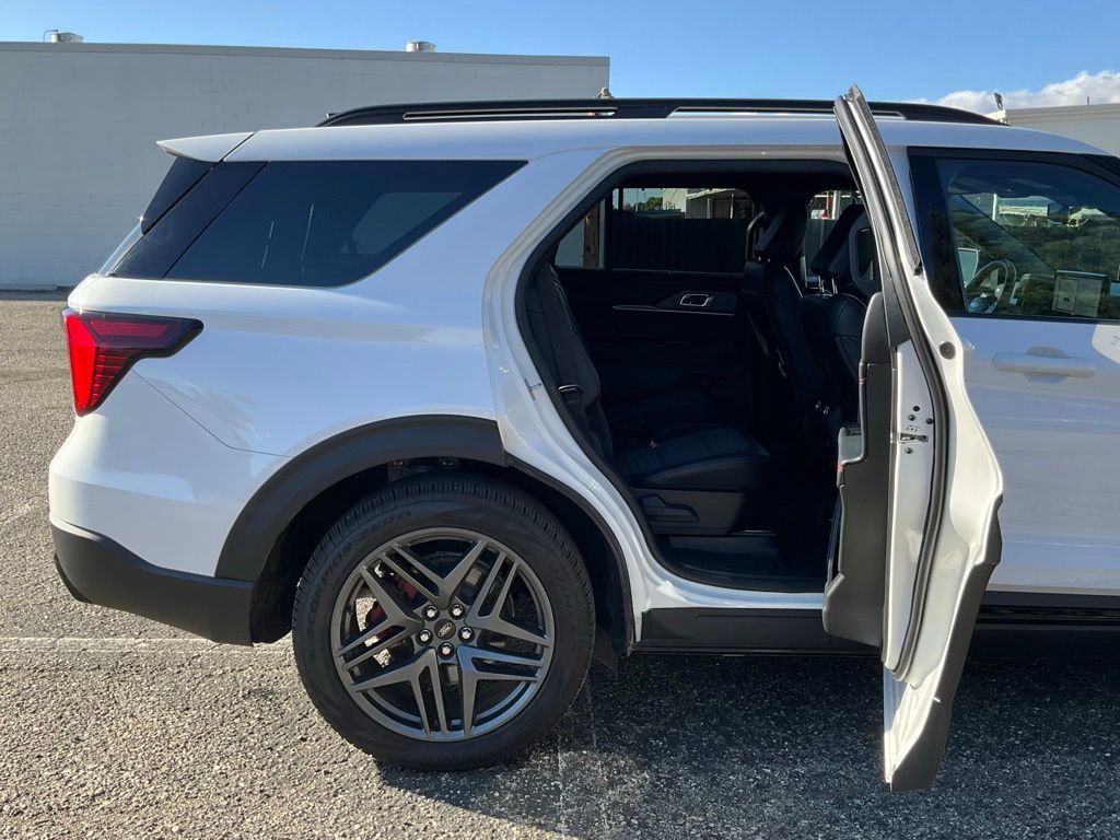 Certified 2025 Ford Explorer ST-Line w/ Premium Package image 34