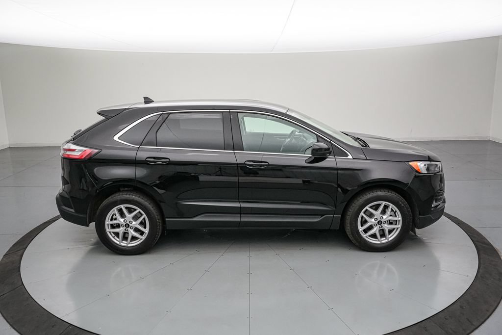 Certified 2024 Ford Edge SEL w/ Convenience Package AWD/4WD image 3