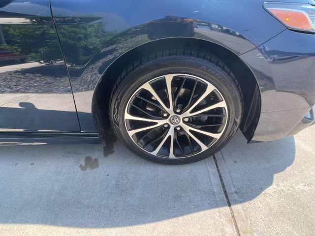 Used 2019 Toyota Camry SE w/ Audio Package FWD image 9