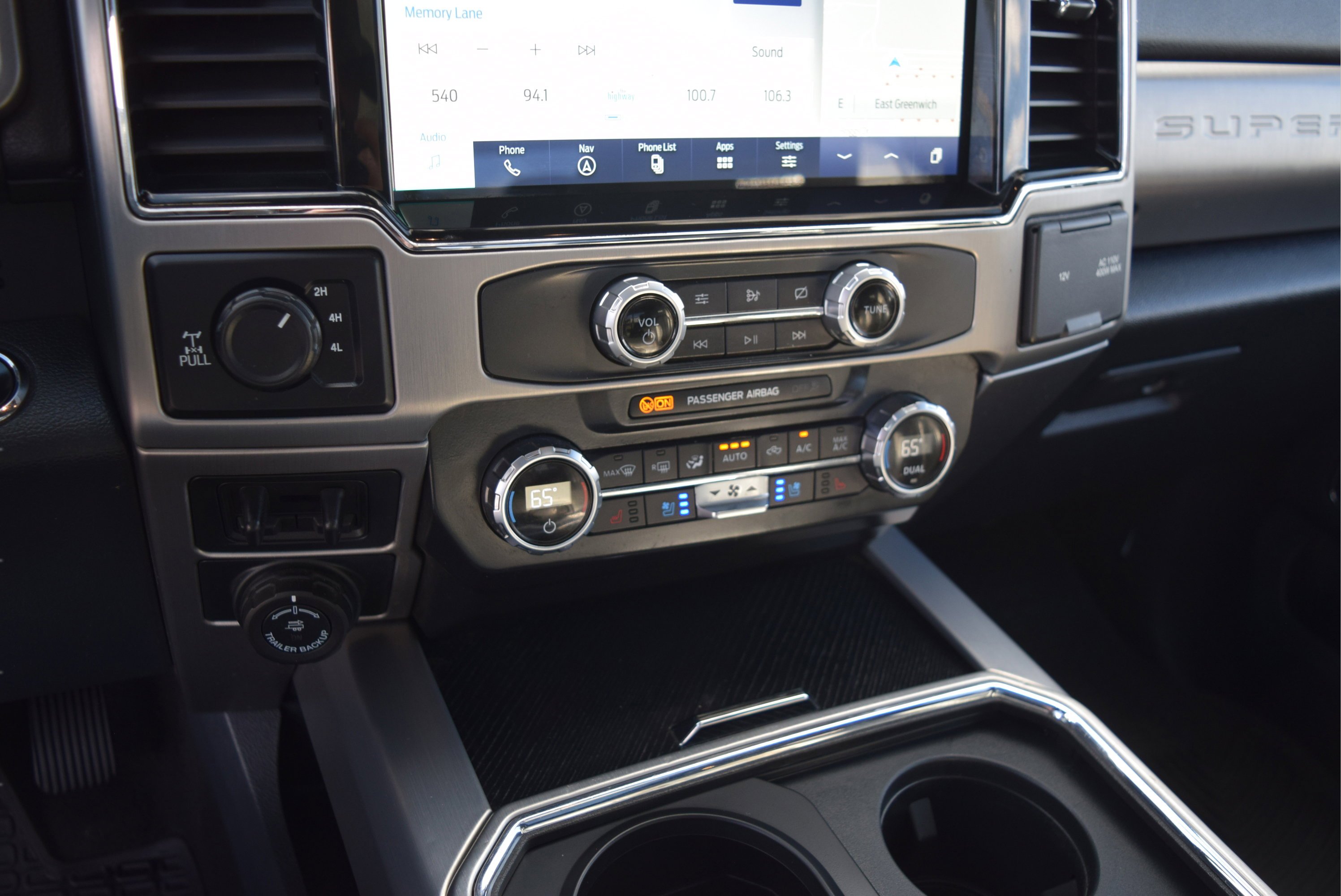 Certified 2022 Ford F350 Platinum w/ FX4 Off-Road Package AWD/4WD image 16