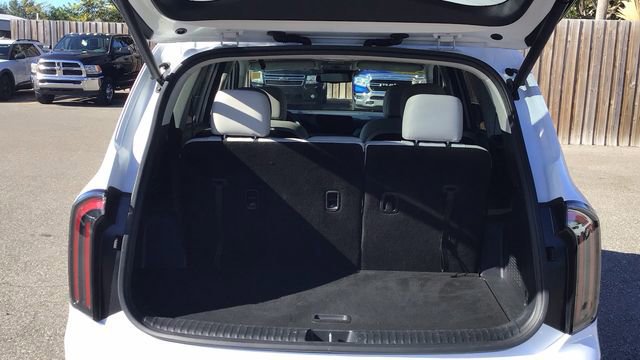 Used 2024 Kia Telluride EX w/ EX Captain's Chair Package image 8