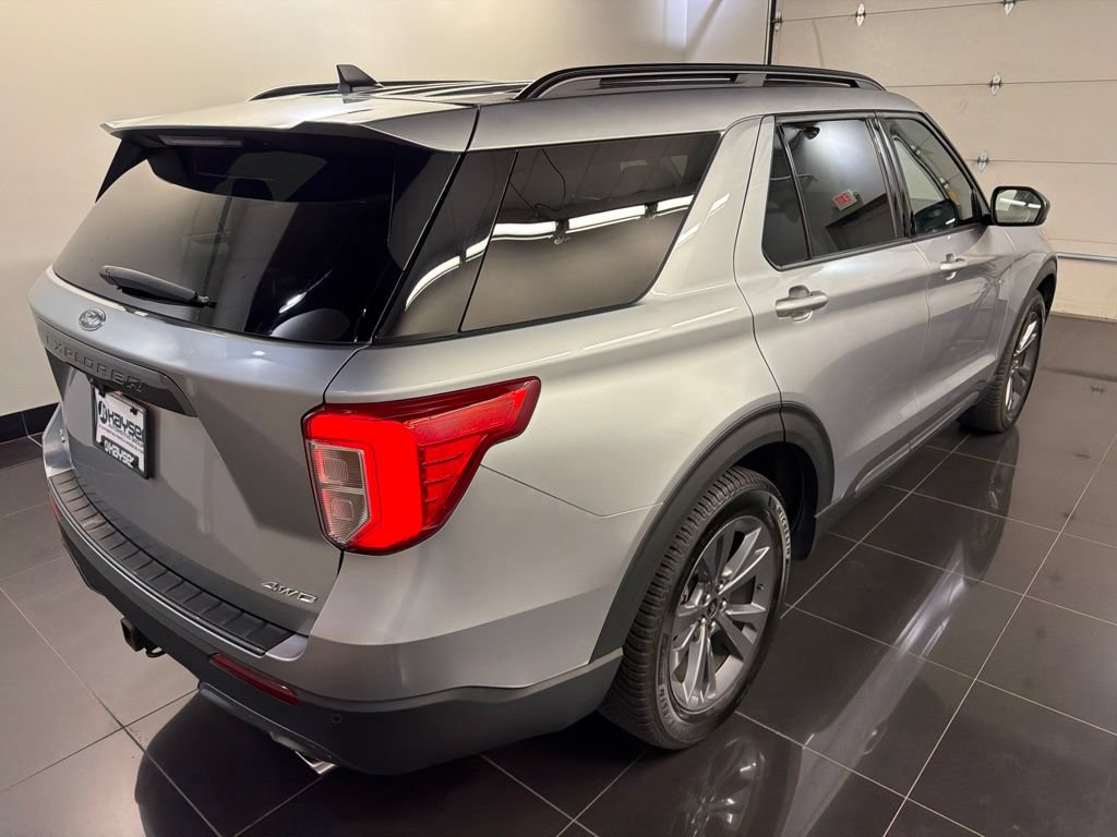 Certified 2022 Ford Explorer XLT w/ Equipment Group 202A AWD/4WD image 6