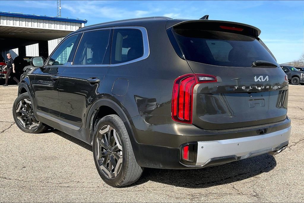 Used 2025 Kia Telluride S image 2