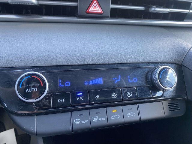 Used 2023 Hyundai Elantra SEL FWD image 25