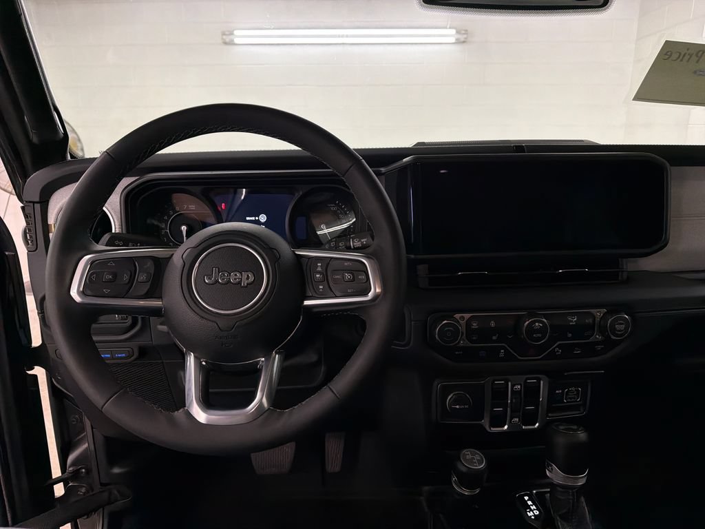 Used 2025 Jeep Wrangler Unlimited Sahara w/ Safety Group AWD/4WD image 9