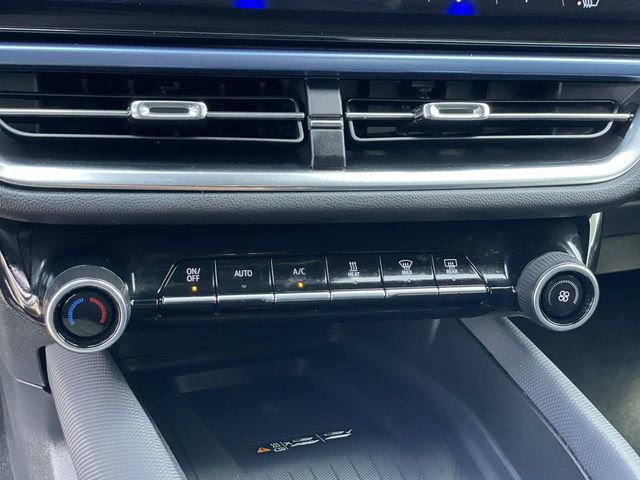 Used 2025 Chevrolet Equinox EV LT w/ Convenience Package image 16