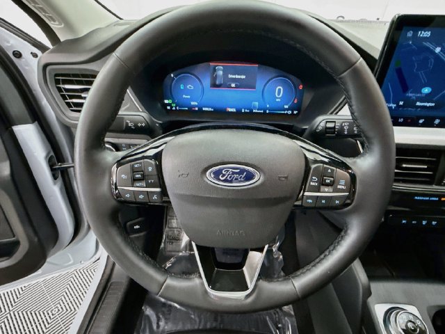 Certified 2025 Ford Escape SE w/ PHEV Premium Package FWD image 11
