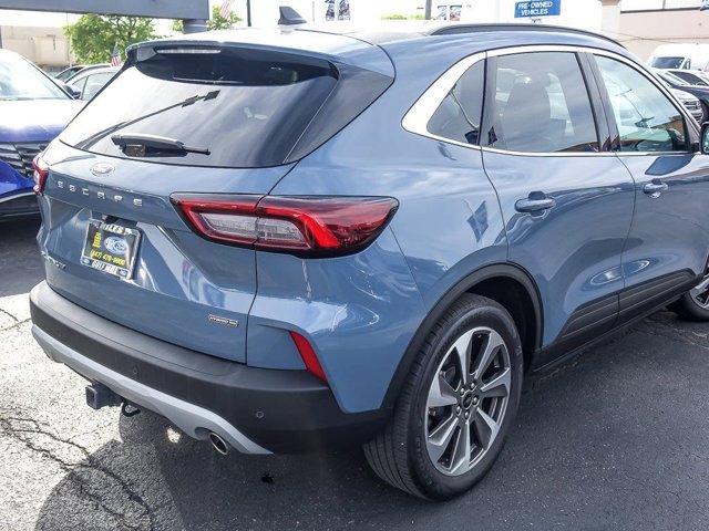 Certified 2025 Ford Escape Platinum w/ Class II Trailer Tow Package AWD/4WD image 9