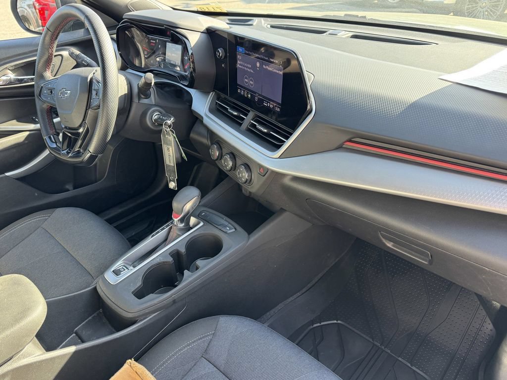 Used 2024 Chevrolet Trax RS FWD image 7